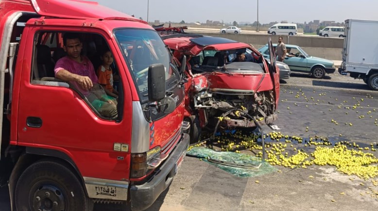 حادث تصادم نقل وميكروباص أعلى محور الضبعة