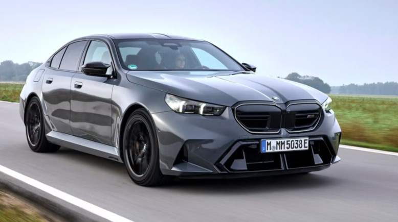 سيارة BMW M5