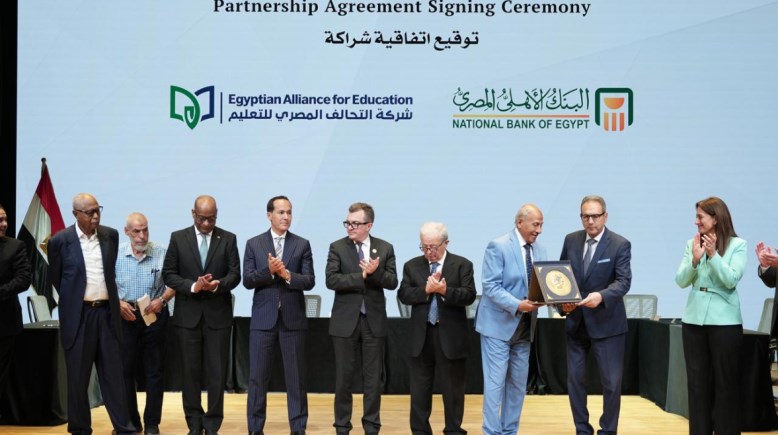 جانب من توقيع اتفاق الشراكة