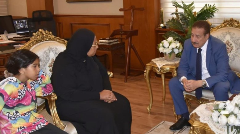 اللواء ابراهيم ابو ليمون محافظ بورسعيد يستجيب للاستغاثة سيدة عبر تليجراف مصر