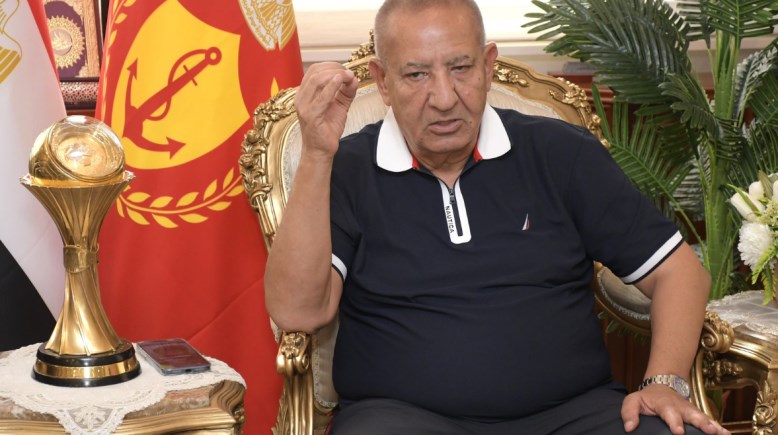 رئيس النادي المصري كامل أبو علي