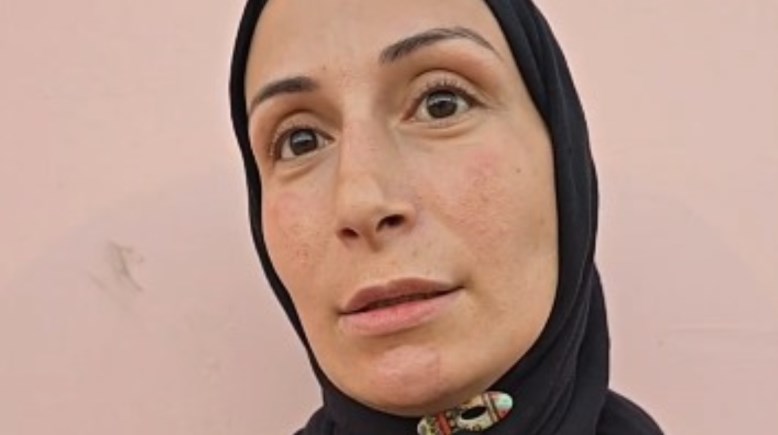 صاحبة عربة الشاي 