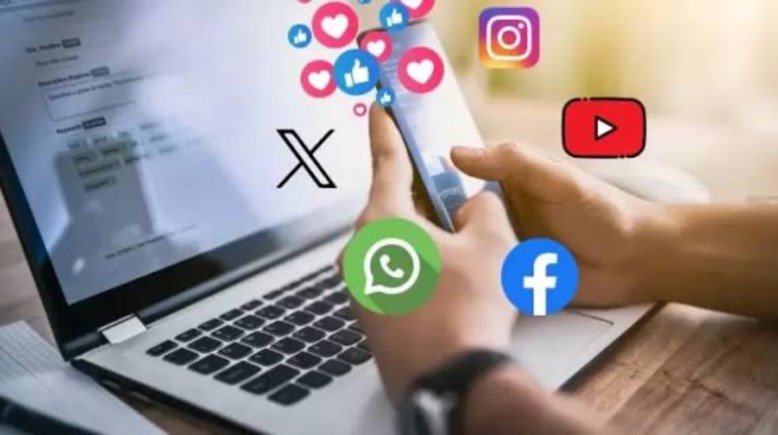 ترويج شائعات عبر مواقع التواصل - تعبيرية