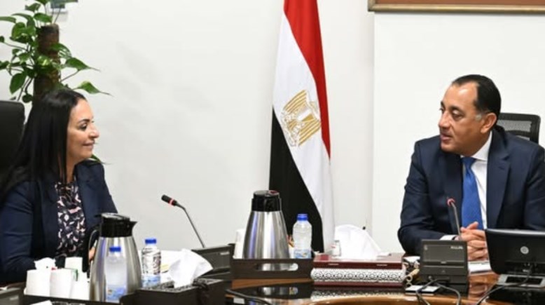 رئيس الوزراء ووزيرة التضامن الاجتماعي