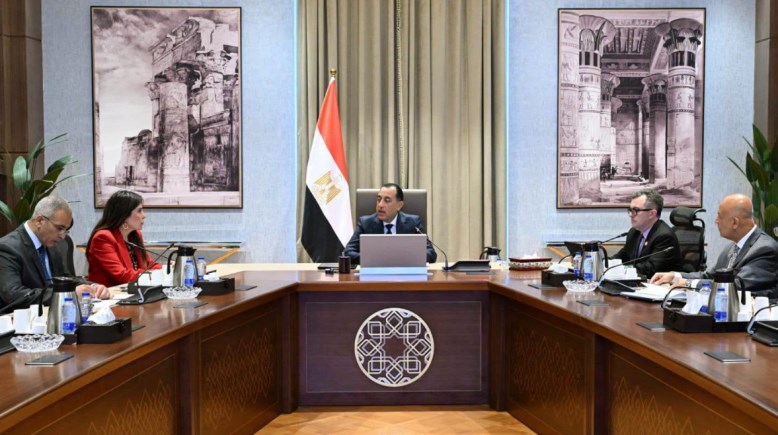 خلال اجتماع رئيس الوزراء
