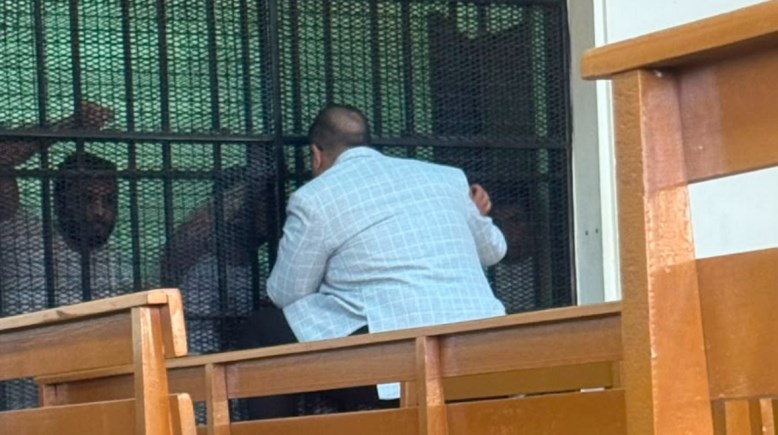 البلوجر محمد أوتاكا داخل قفص الأتهام 