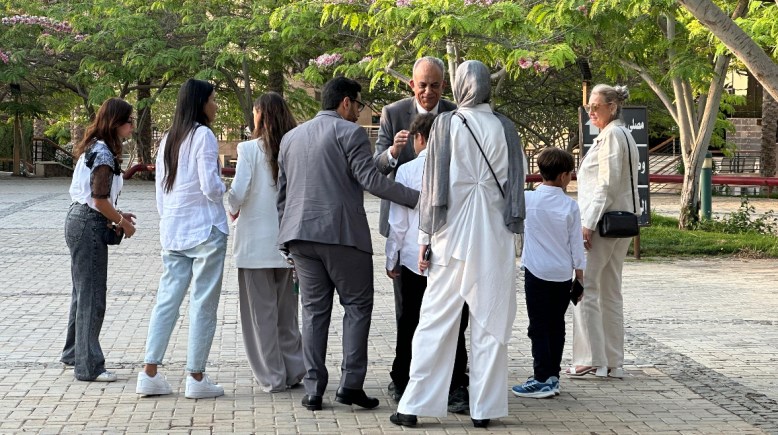 أسرة محمد مرزبان بالأبيض في عزائه