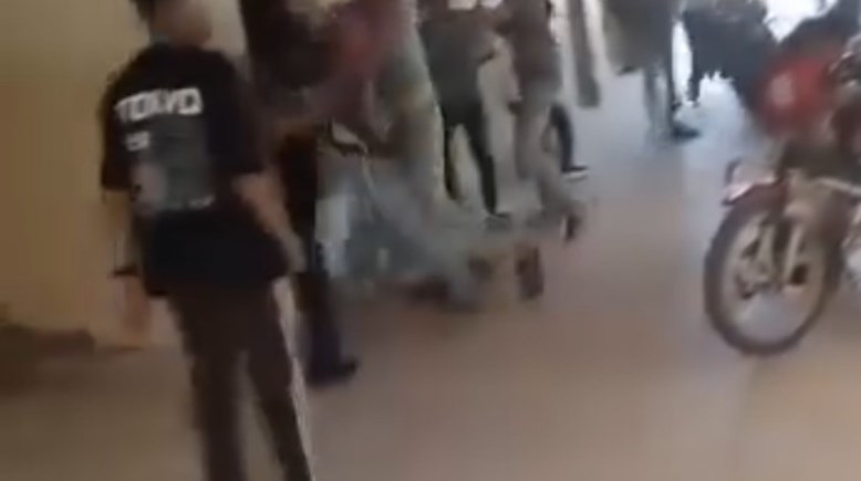 لقطة من المشاجرة 