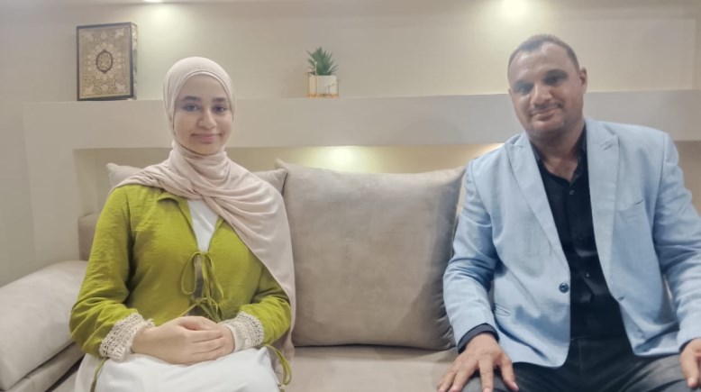 لقطة من اللقاء الصحفي مع الأولى في الشهادة الإعدادية بأسيوط مي إبراهيم