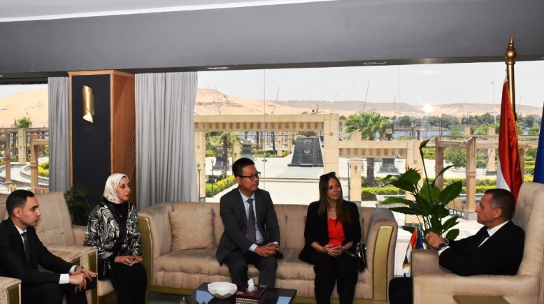 محافظ أسوان 