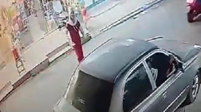 الطفلة التي أنقذت السيدة المسنة 