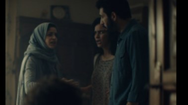 شجار سيدة وزوجها أمام ابنائهم - Ai