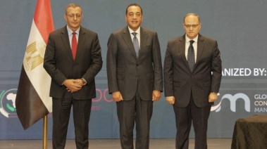 جانب من التوقيع