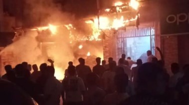 حريق يلتهم مطعمًا شهيرًا بالمنيا