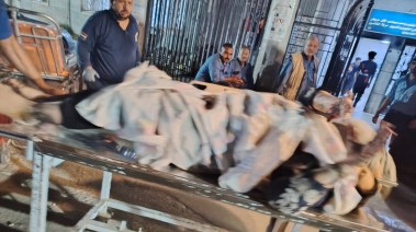 خلال نقل السيدة للمستشفى بعد إصابتها