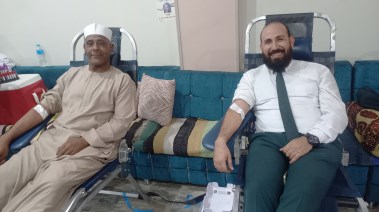 قس وشيخ يتبرعان بالدم
