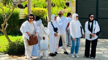 أسرة محمد مرزبان بالأبيض في جنازته
