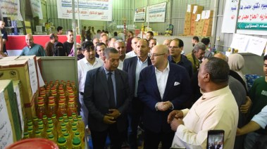 جولة المحافظ في المعرض