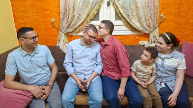الطالب وعائلتة