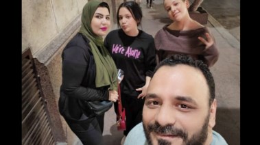 السيدة ندى مع بناتها وزوجها السابق