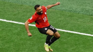محمد صلاح يحتفل بتسجيل الهدف الثاني