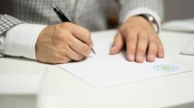 خدمات المصريين بالخارج عبر القنصليات