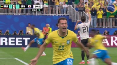 احتفال مارتينيلي بهدفه في مرمى البرازيل