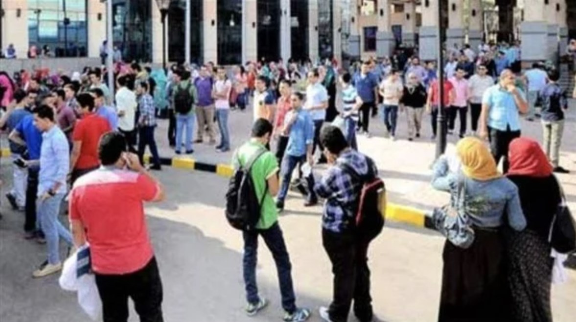طلاب بالجامعة