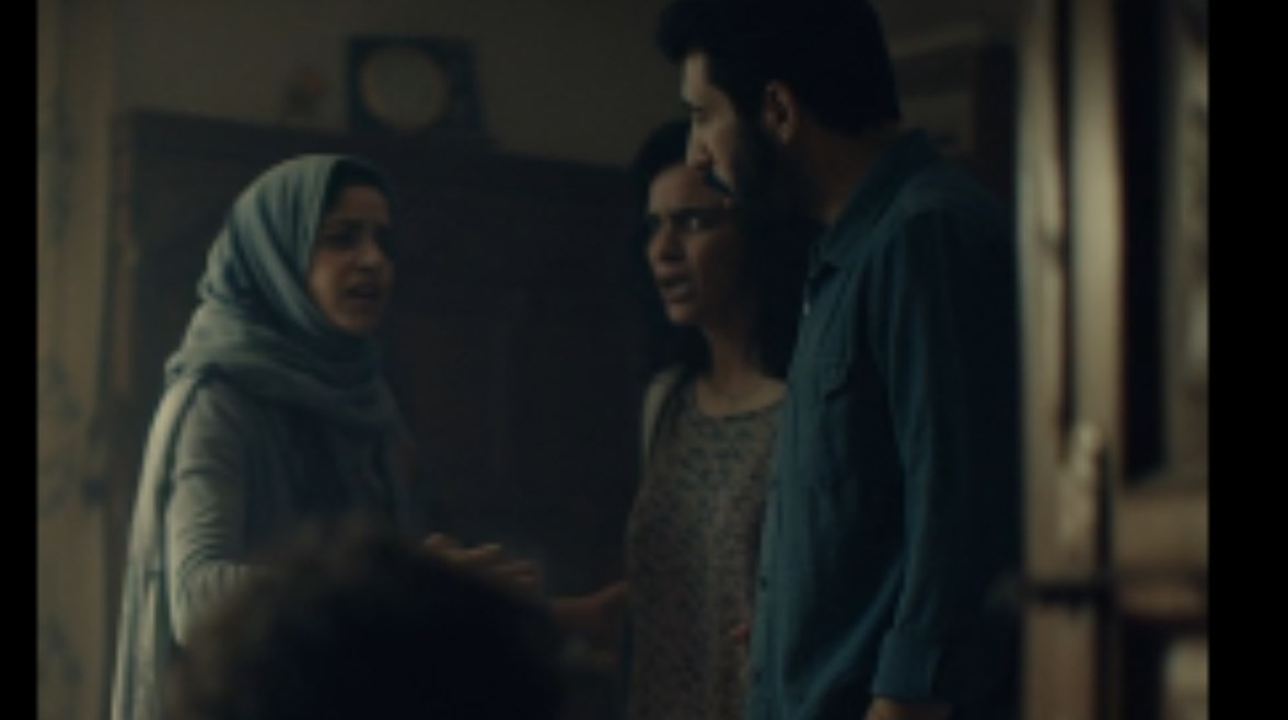 شجار سيدة وزوجها أمام ابنائهم - Ai