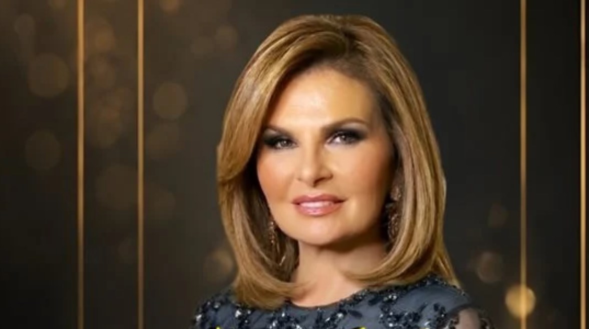 الفنانة يسرا