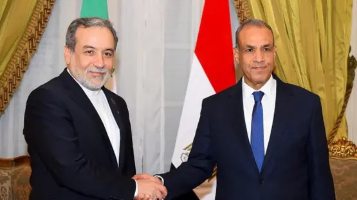 بدر عبد العاطى وزير الخارجية ونظيره الإيراني