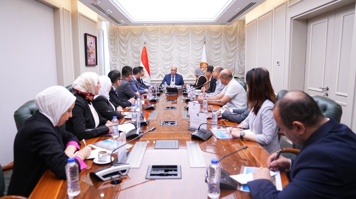 لقاء وزير العمل مع وفد هواوي مصر