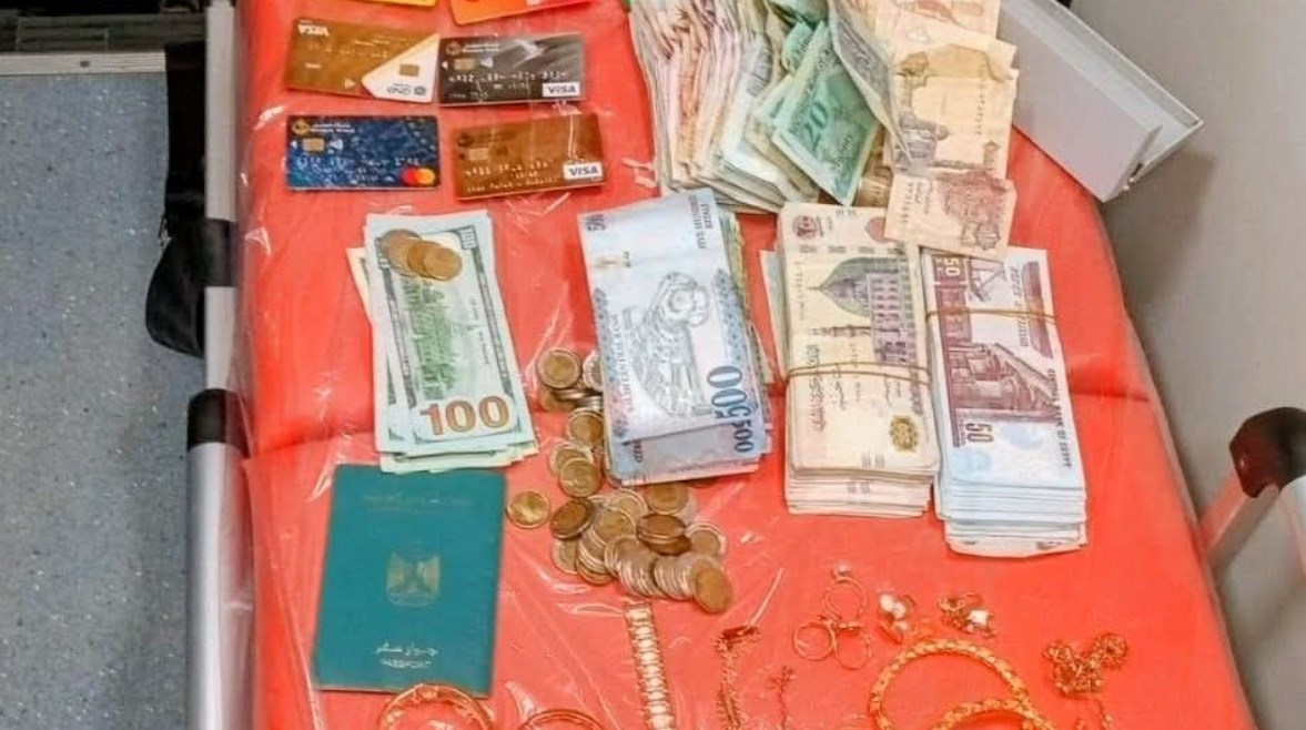 إسعاف المنيا يسلم ذوي مصابي حادث "ملوي" أمانات ومشغولات ذهبية بربع مليون جنيه