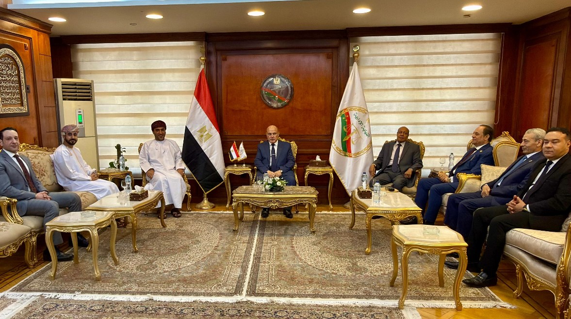 رئيس النيابة الإدارية يستقبل وفدًا من "الرقابة المالية" بسلطنة عُمان
