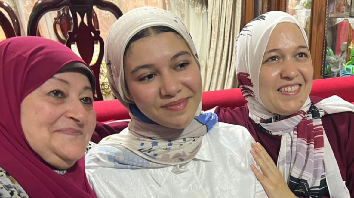 أسرة بسنت الحاصلة على المركز الأول في الشهادة الإعدادية بالقليوبية 