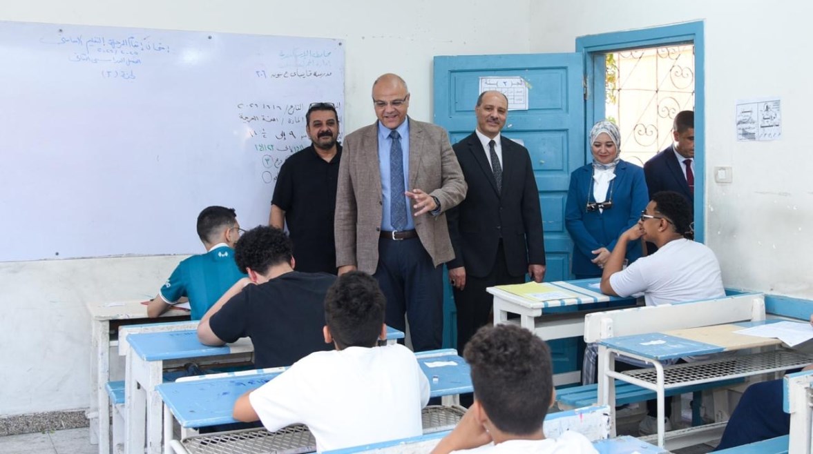 المحافظ ووكيل الوزارة 