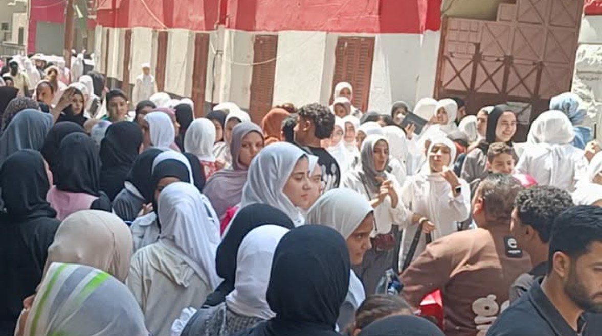 صورة من أمام للجان الامتحانات في الفيوم 
