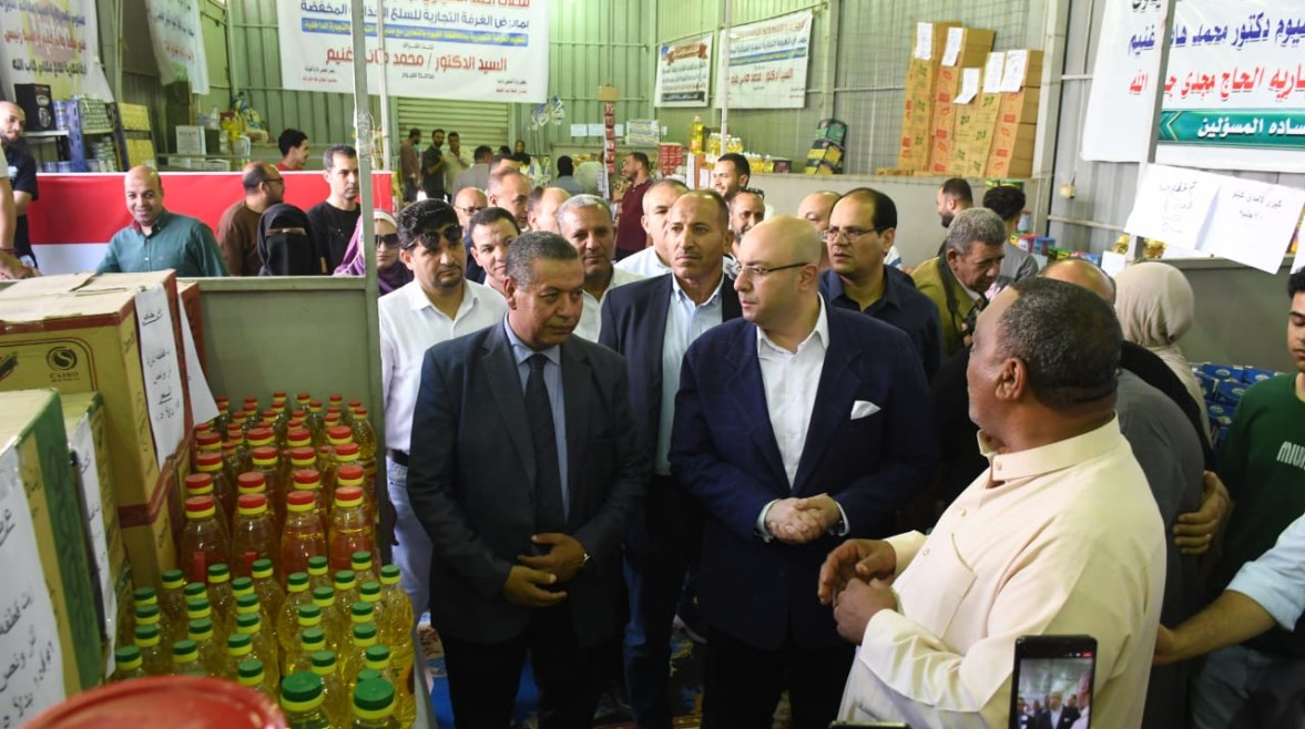 جولة المحافظ في المعرض