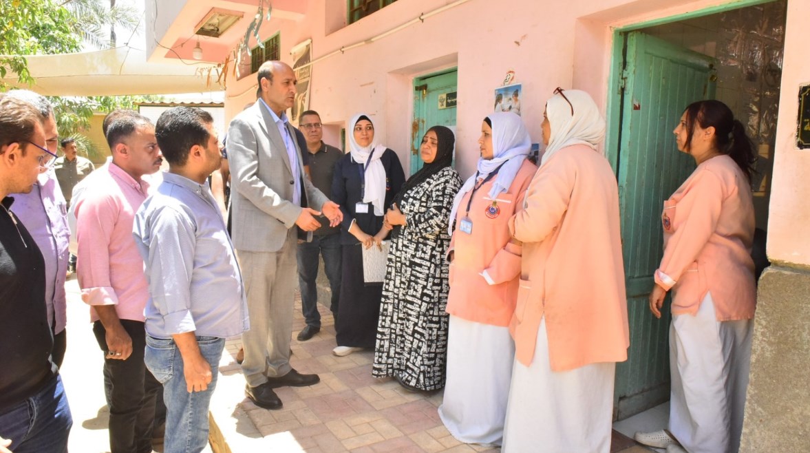 جولة مفاجئة لمحافظ أسيوط 