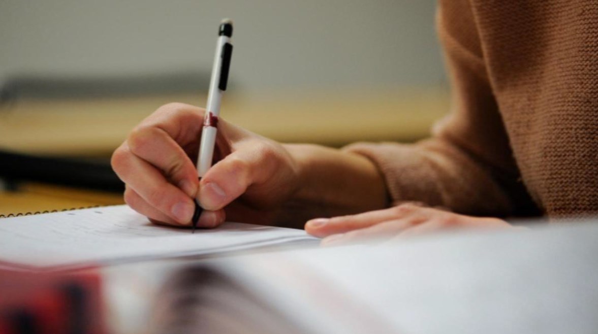 إجابات النموذج الاسترشادي الخامس عربي 2026 للصف الثالث الثانوي