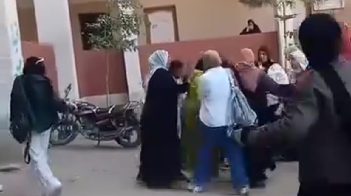 حقيقة فيديو الاعتداء على معلمة بعد رفضها تسهيل الغش