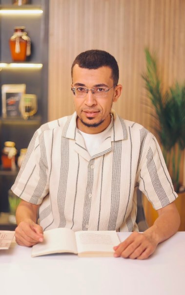 عبدالمجيد عبدالله كاتب صحفي ماجستير في القانون الخاص