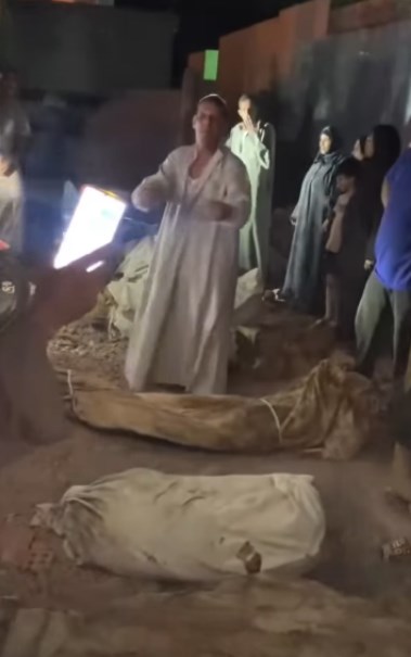 لقطة من فيديو هدم مقابر عودة سالم بالشرقية