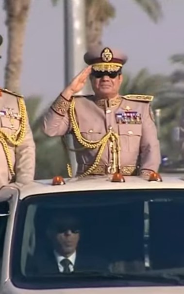الرئيس السيسي يظهر بالبدلة العسكرية خلال أفتتاح "الأوكتاجون"