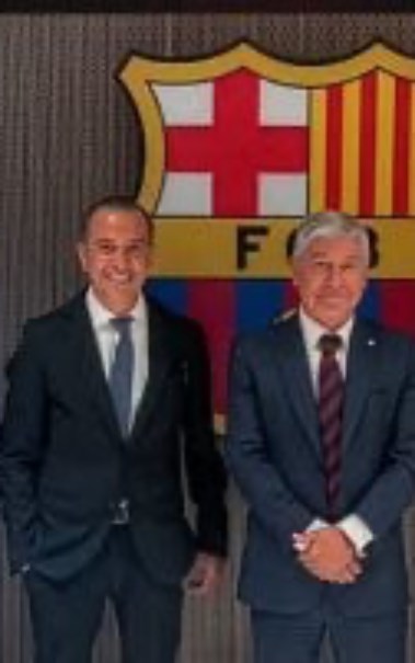 وفد الأهلي مع مسؤولي برشلونة