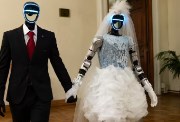 الروبوتان اللذان تزوجا