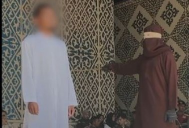 جانب من تنفيذ عملية الجلد