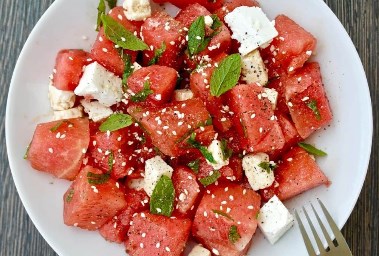 بطيخ مع جبن