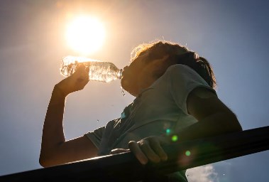 ماذا يحدث لجسمك عند التعرض للحرارة المرتفعة؟- تعبيرية