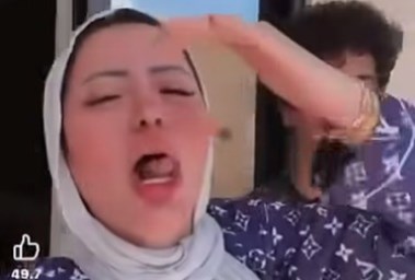 بلوجر تدعي نجاح ابنها في الثانوية العامة قبل اعتماد النتيجة